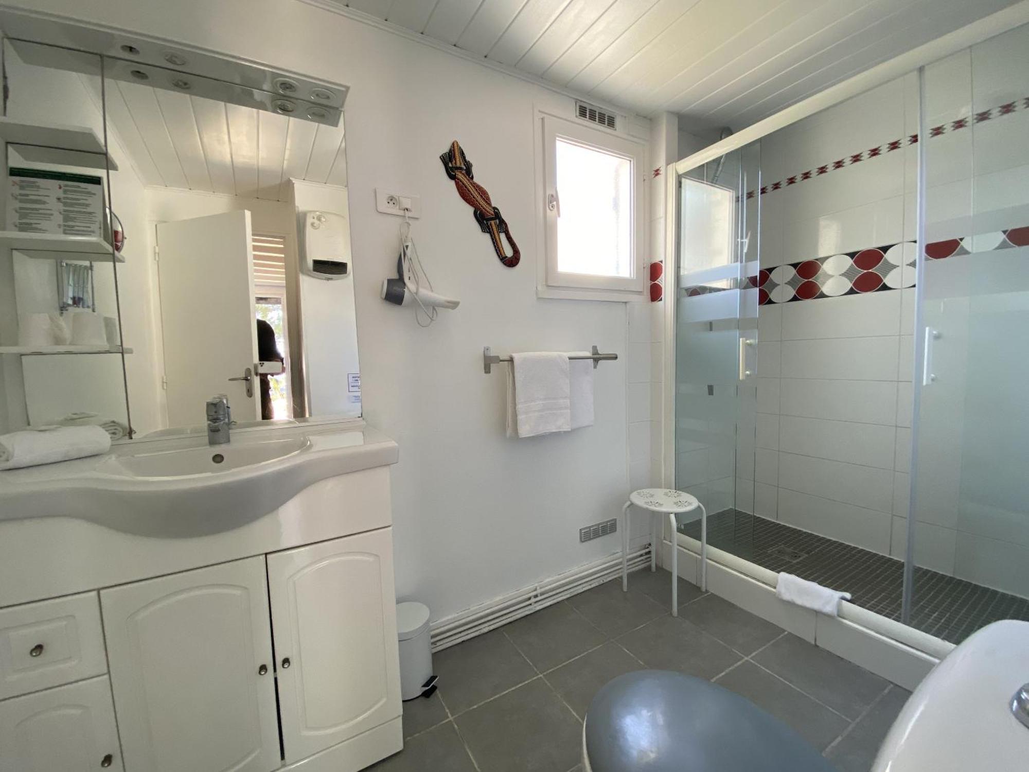 Hotel Des 4 Vents "Esprit Camargue" Aigues-Mortes Oda fotoğraf